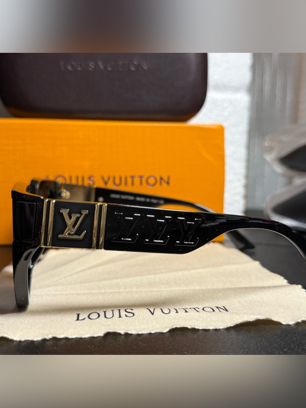 Louis Vuitton Black Women's Sunglasses with Dark Lenses - Picture 2 of 3